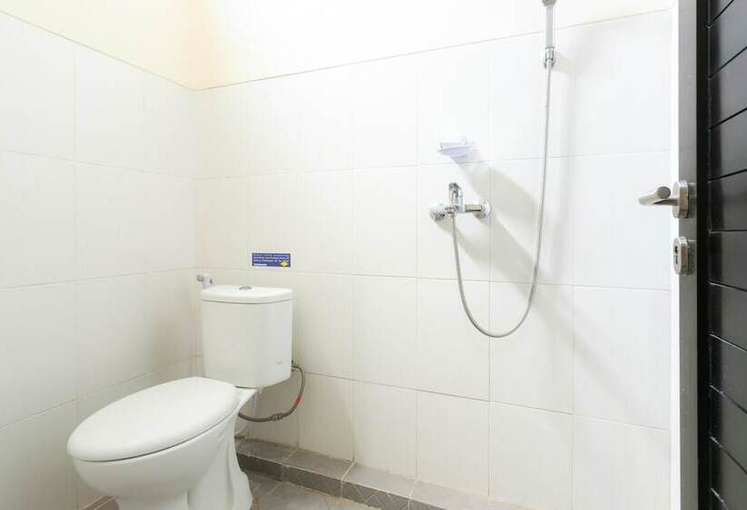 Номер Стандарт, Reddoorz Syariah Near Purwosari Train Station