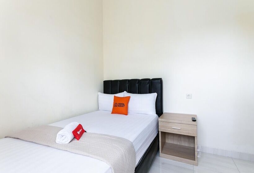 Номер Стандарт, Reddoorz Syariah Near Purwosari Train Station
