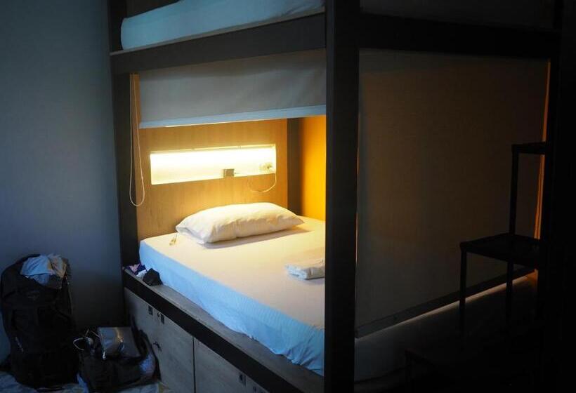 اتاق استاندارد سه نفره, Baboon Hostel