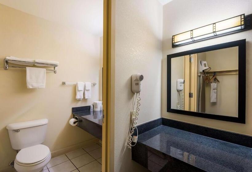Стандартный Номер Нижний Этаж, Best Western Prairie Inn & Conference Center