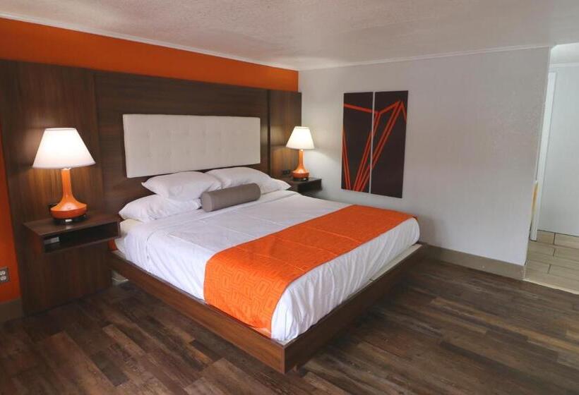 Pokój Standard Łóżko King Size, Howard Johnson By Wyndham Downtown Gatlinburg