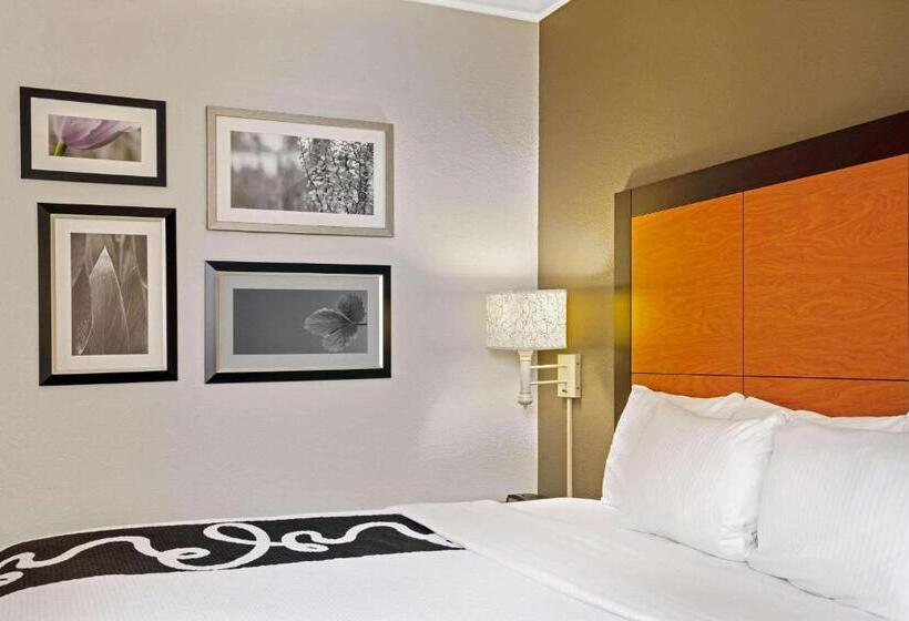 اتاق لوکس, La Quinta By Wyndham Houston West Park 10