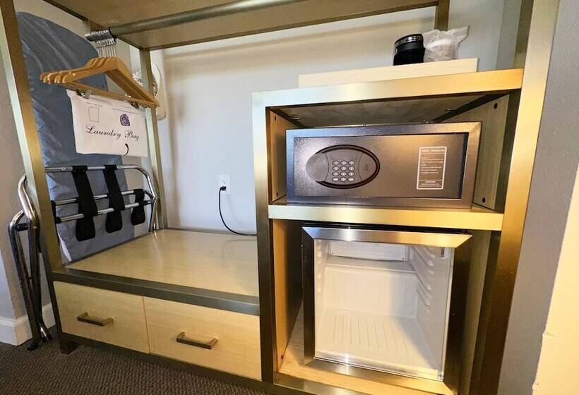 اتاق استاندارد با تخت بزرگ برای معلولان, Lincoln Hotel Monterey Park Los Angeles
