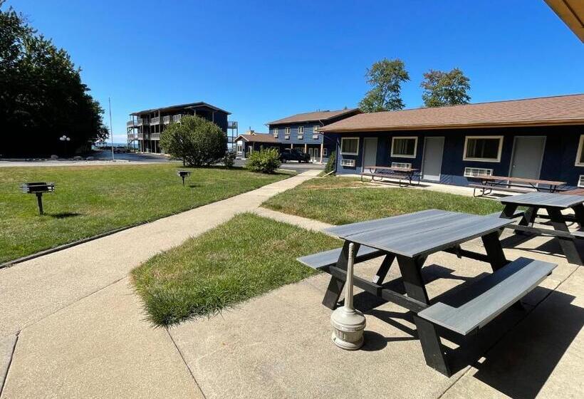 Номер Стандарт, Lake Bluff Inn And Suites