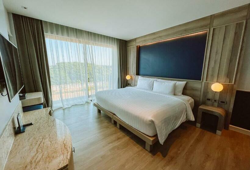 اتاق لوکس با چشم‌انداز استخر, Seabed Grand Hotel Phuket   Sha Extra Plus