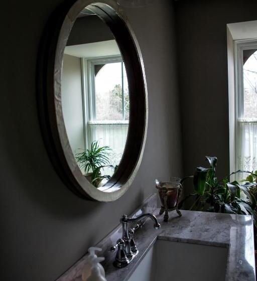 스위트, Maplehurst Manor Bed And Breakfast