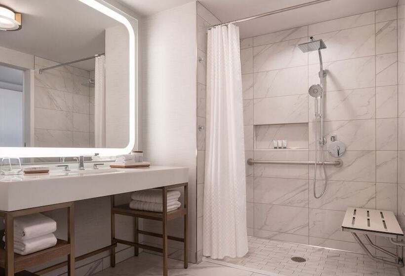 Studio Standard Lit Double, The Westin Anaheim Resort