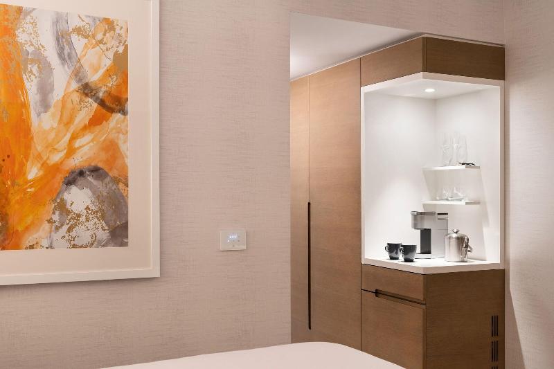 Chambre Standard Lit Queen Size Adaptée aux Personnes à Mobilité Réduite, The Westin Anaheim Resort