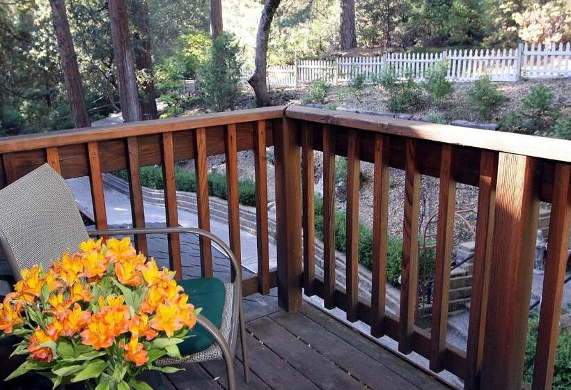 스탠다드 룸 킹사이즈 침대, Mccaffrey House Bed And Breakfast Inn