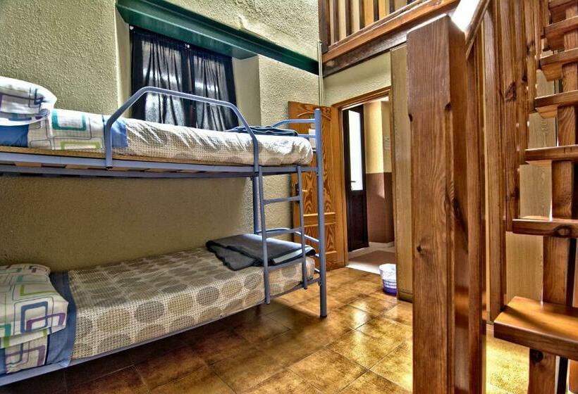 Четырехместный Номер Стандарт, Albergue Juvenil De Bustiello