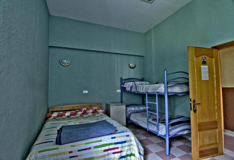 Четырехместный Номер Стандарт, Albergue Juvenil De Bustiello