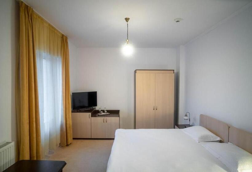 اتاق استاندارد با چشم‌انداز کوهستان, Chalet 173