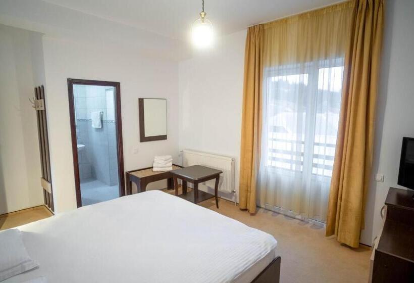 اتاق استاندارد با چشم‌انداز کوهستان, Chalet 173