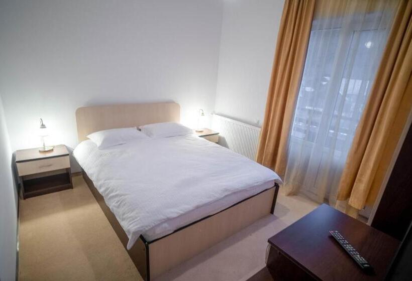 اتاق استاندارد با چشم‌انداز کوهستان, Chalet 173