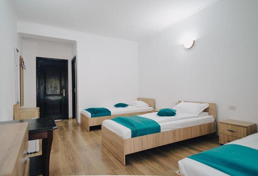 اتاق استاندارد سه نفره, Chalet 173