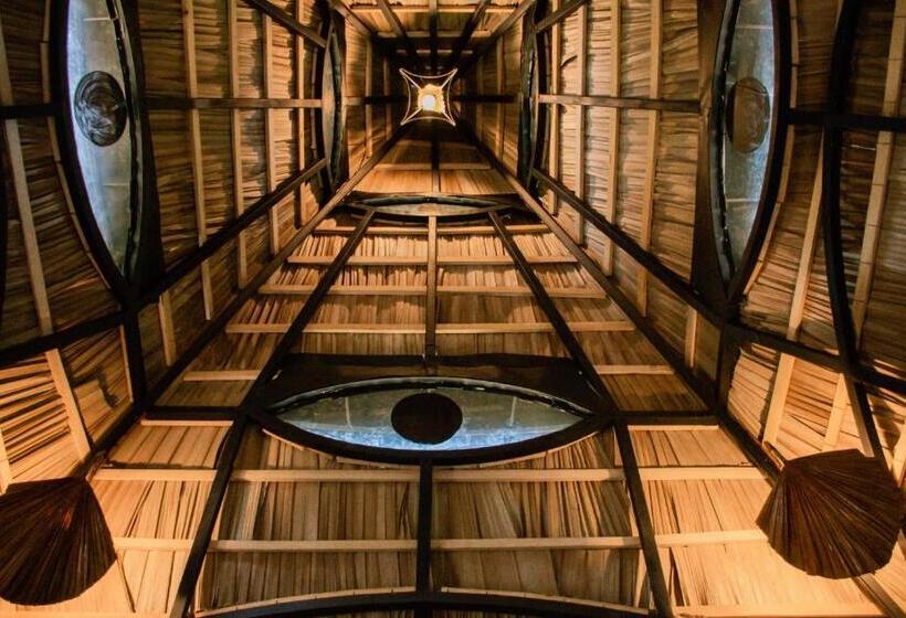 اتاق لوکس با تخت بزرگ, Igabara Hobbit House
