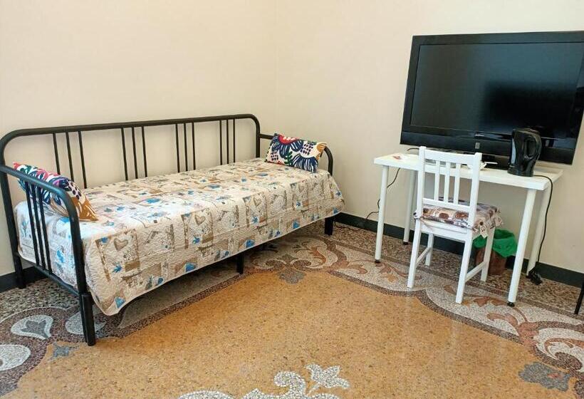 اتاق استاندارد چهارنفره با سرویس بهداشتی مشترک, Affittacamere Monumentale