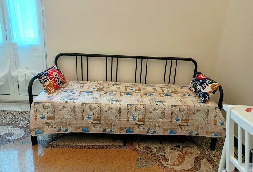 اتاق استاندارد چهارنفره با سرویس بهداشتی مشترک, Affittacamere Monumentale