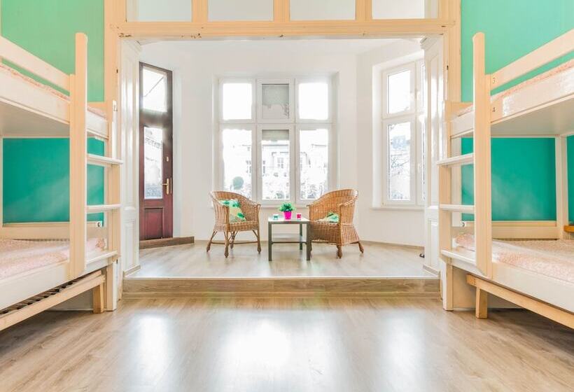 Кровать в Общей Комнате, Dream Hostel