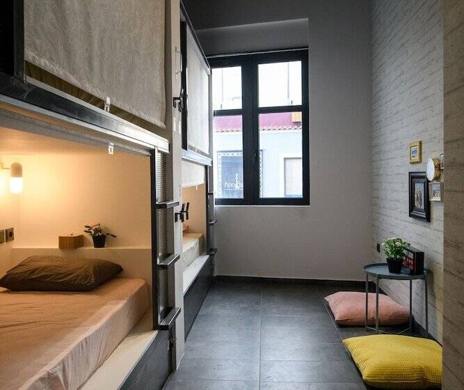 공동 객실, Iconic Athens Hostel