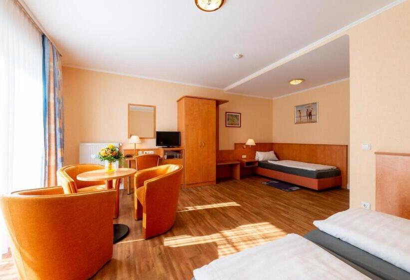Номер Стандарт Трехместный, Waldhotel Humboldtsee
