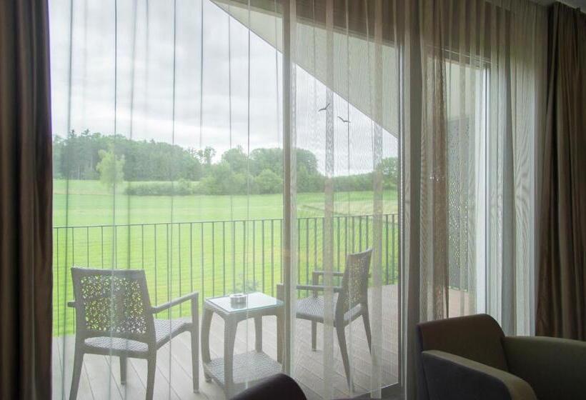 Номер Стандарт с Балконом, Small Luxury Hotel Wellnesshotel Golfpanorama
