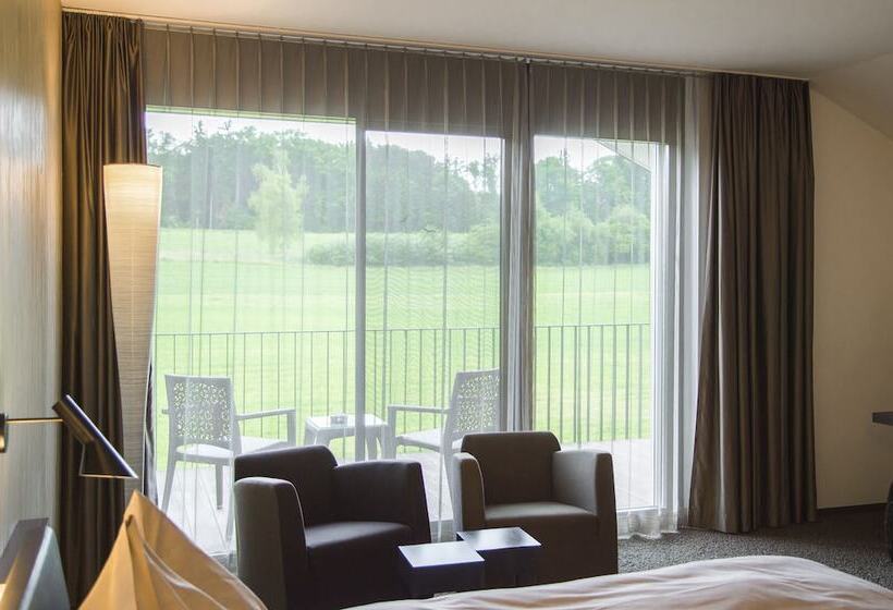Номер Стандарт с Балконом, Small Luxury Hotel Wellnesshotel Golfpanorama