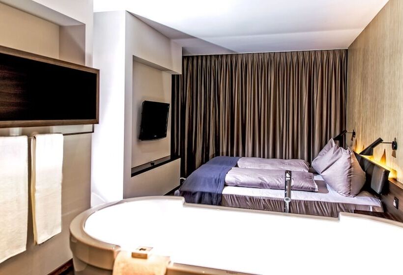 Полулюкс, Small Luxury Hotel Wellnesshotel Golfpanorama