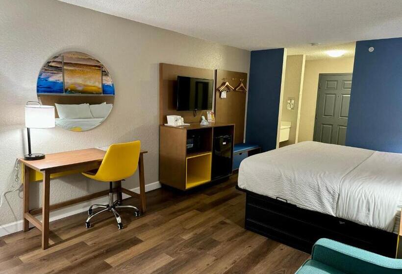 キングサイズベッドのスタンダードルーム, Days Inn By Wyndham Sarasota I75