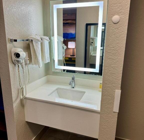 Стандартный Номер Кровать Кинг, Days Inn By Wyndham Sarasota I75