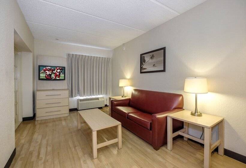 סוויטה מותאמת לאדם עם מוגבלויות, Red Roof Inn Plus + Gainesville