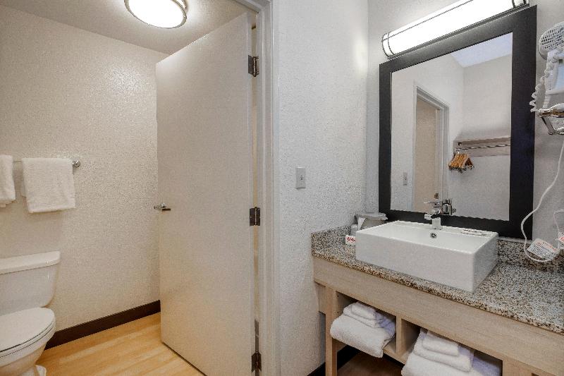 חדר דלוקס, Red Roof Inn Plus + Gainesville