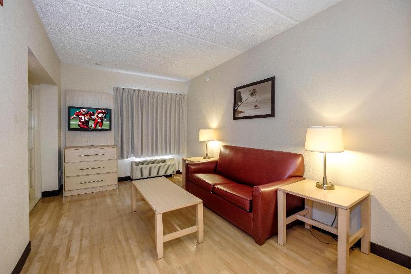 מיטת קינג בסוויטה, Red Roof Inn Plus + Gainesville