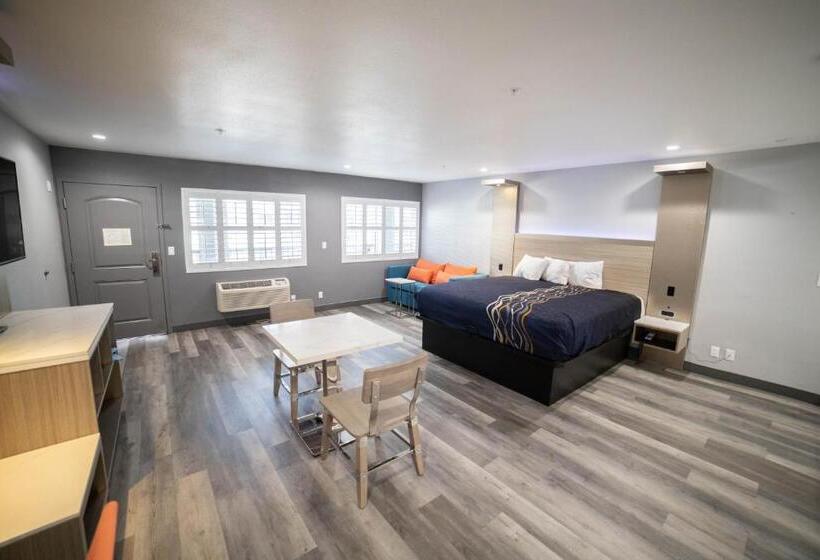 Люкс Deluxe Кровать Кинг, Travelodge By Wyndham Whittier