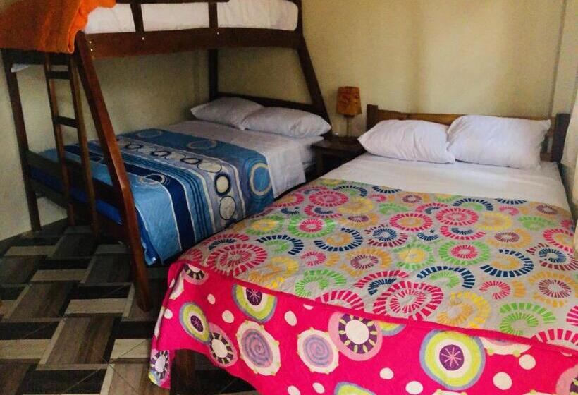 غرفة عائلية, Hostal Laurita Beach