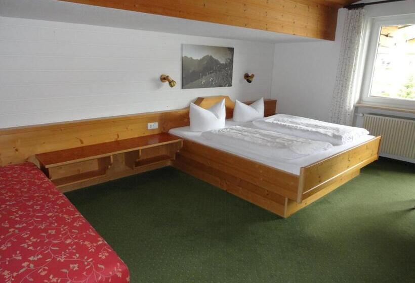 Трехместный Номер Стандарт с Балконом, Landhaus Almrausch