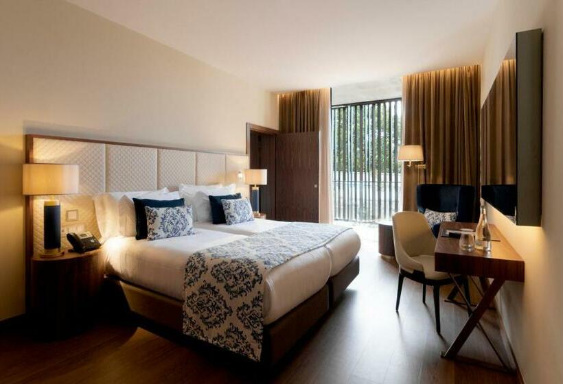 Семейный Номер Премиум, Boeira Garden Hotel Porto Gaia, Curio Collection By Hilton