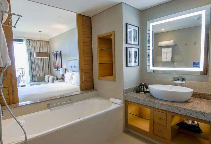 Номер Superior Кровать Кинг, Boeira Garden Hotel Porto Gaia, Curio Collection By Hilton