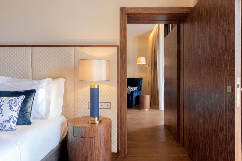 Premium Family Room, Boeira Garden Hotel Porto Gaia, Curio Collection By Hilton