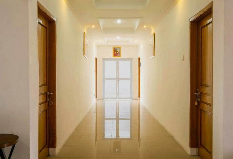 Номер Стандарт, Reddoorz Near Exit Toll Moh. Toha