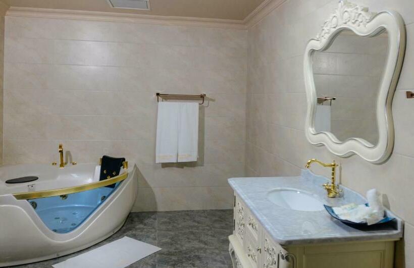 デラックススイート, Golden Bay Belize