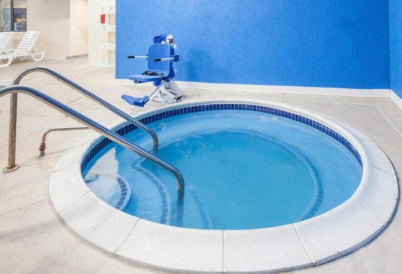 Номер Стандарт Кровать Кинг Адаптированный для Инвалидов, Days Inn By Wyndham Miami