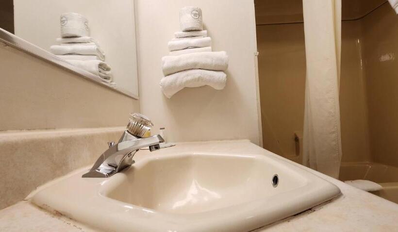 장애인을 위한 스탠다드 룸, Iron Mountain Inn & Suites