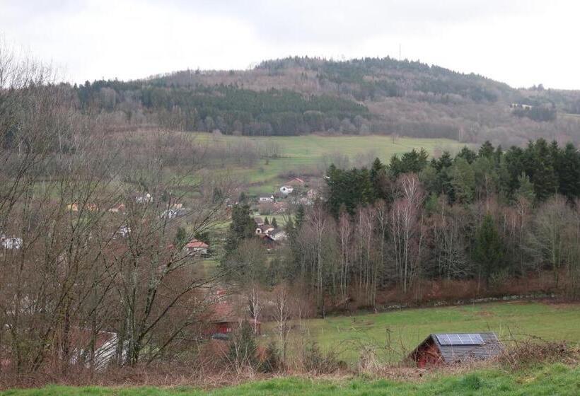 Четырехместный Номер Стандарт Вид на Сад, Chambres D Hôtes Le Chêne