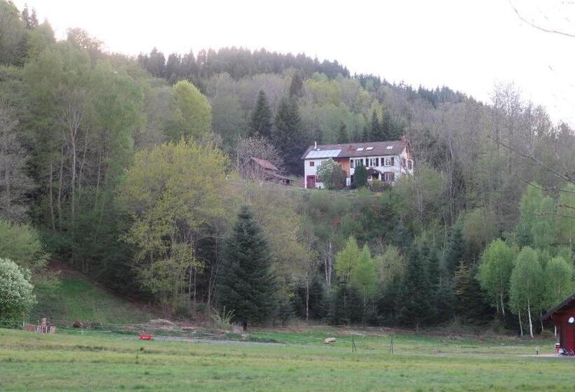 Четырехместный Номер Стандарт Вид на Сад, Chambres D Hôtes Le Chêne