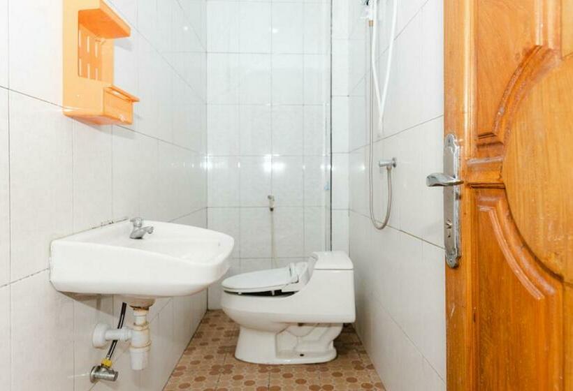 Номер Стандарт, Reddoorz Plus Near Transmart Kairagi Dua Manado