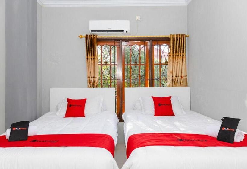 Номер Стандарт, Reddoorz Plus Near Transmart Kairagi Dua Manado