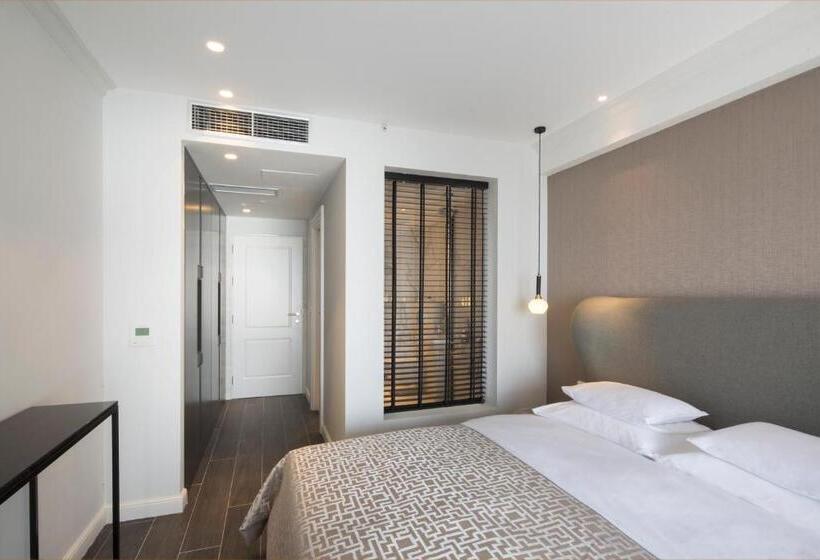 חדר סטנדרט נוף לים עם מרפסת, Vivid Blue Serenity Resort