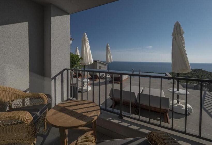 חדר סטנדרט נוף לבריכה, Vivid Blue Serenity Resort
