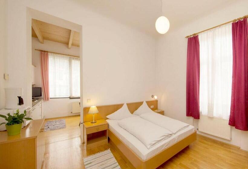 スタンダードスタジオ, Villa Residence Santer